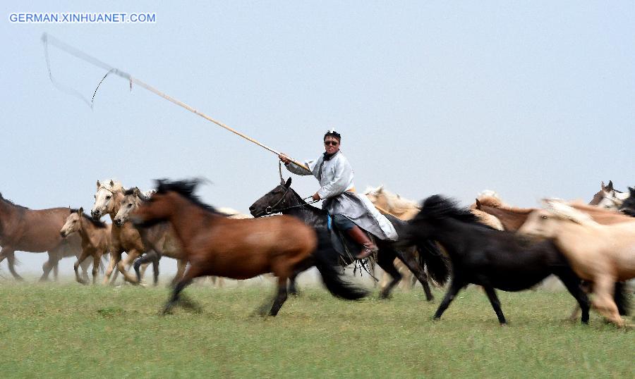 CHINA-INNER MONGOLIA-HERDSMEN-HORSE (CN) 