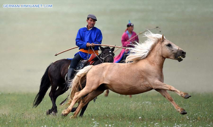 CHINA-INNER MONGOLIA-HERDSMEN-HORSE (CN) 