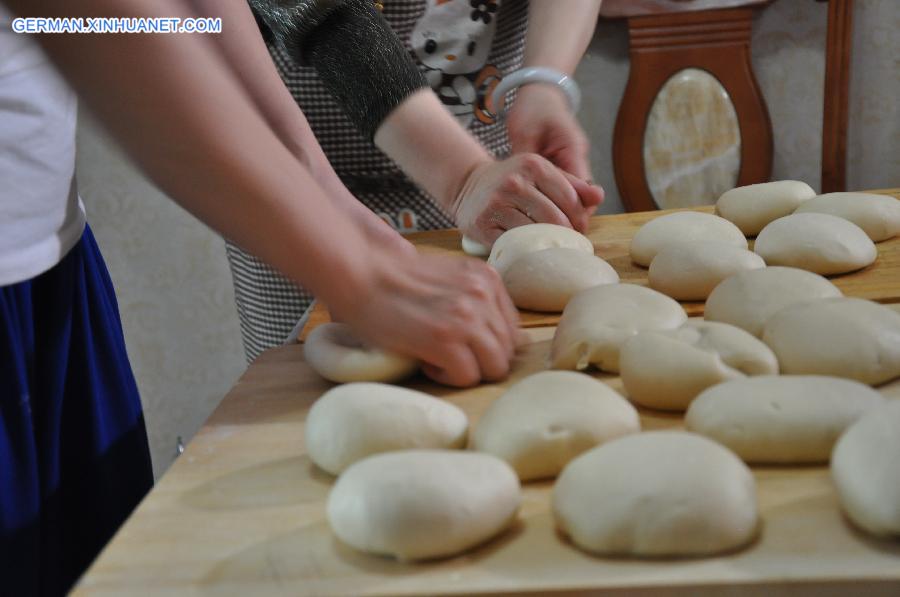 CHINA-NINGXIA-YINCHUAN-EID AL-FITR SPECIAL SNACKS (CN)