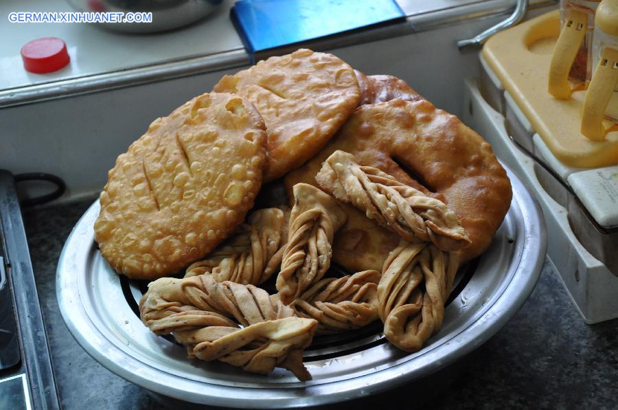 CHINA-NINGXIA-YINCHUAN-EID AL-FITR SPECIAL SNACKS (CN)