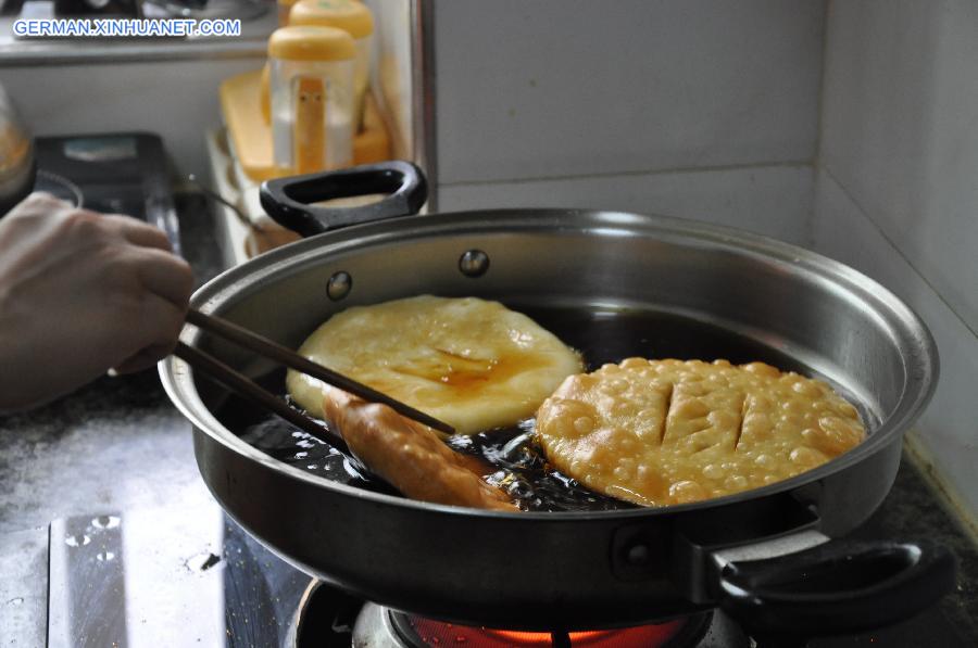 CHINA-NINGXIA-YINCHUAN-EID AL-FITR SPECIAL SNACKS (CN)