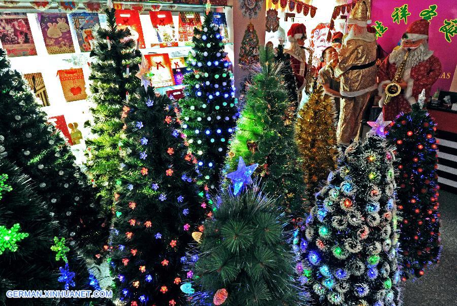 CHINA-ZHEJIANG-YIWU-CHRISTMAS COMMODITY-PEAK SEASON (CN)