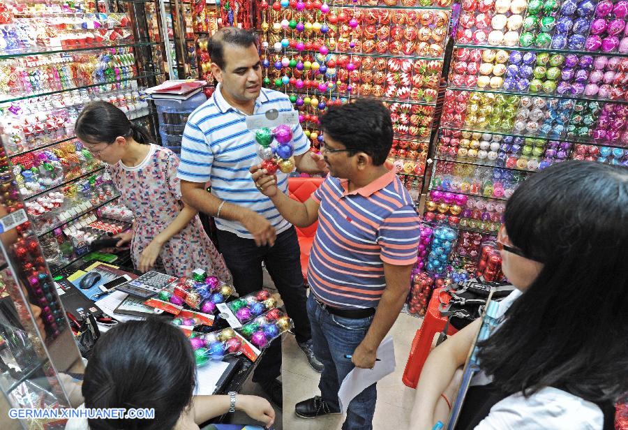 CHINA-ZHEJIANG-YIWU-CHRISTMAS COMMODITY-PEAK SEASON (CN)