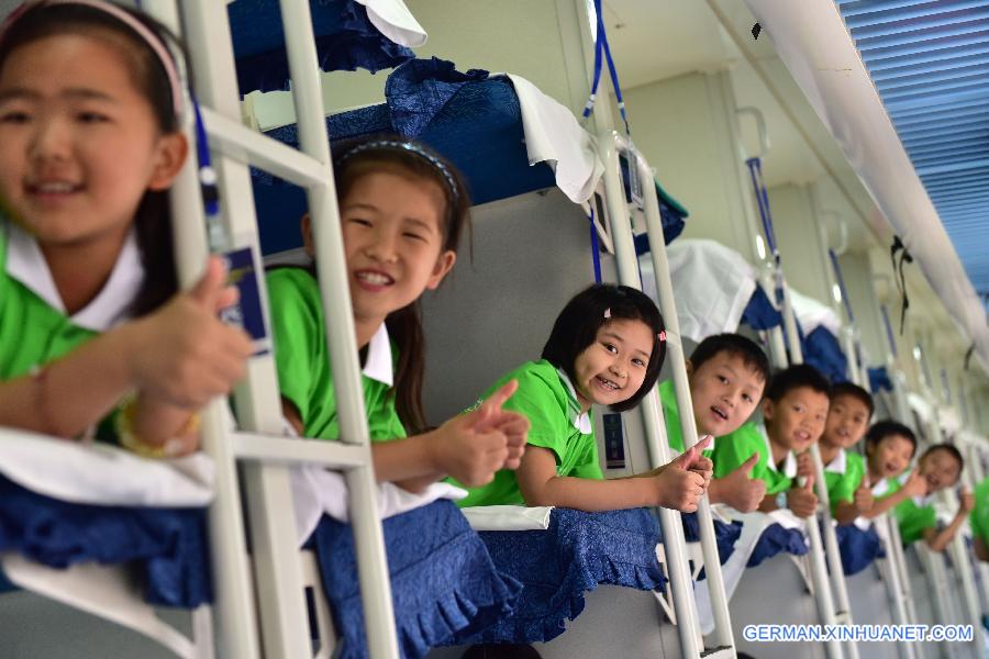 #CHINA-HUBEI-EZHOU-LEFT-BEHIND CHILDREN-PARENTS-REUNION(CN)