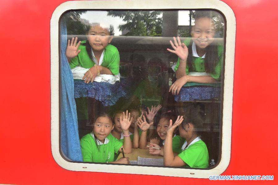 #CHINA-HUBEI-EZHOU-LEFT-BEHIND CHILDREN-PARENTS-REUNION(CN)