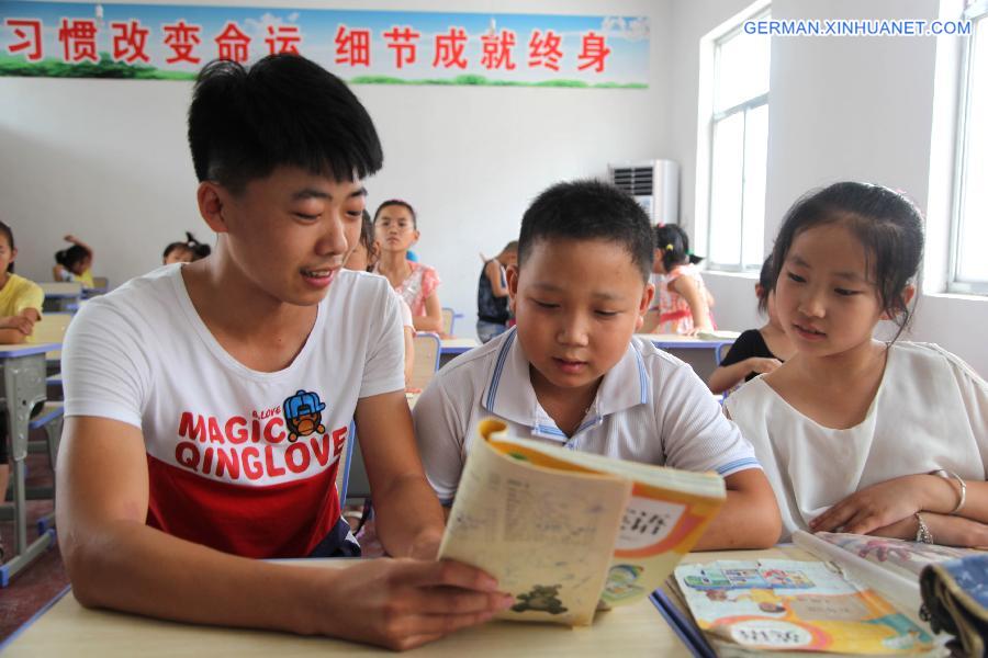 CHINA-SHANDONG-TAIAN-VOLUNTEERS-LEFT-BEHIND CHILDREN (CN)