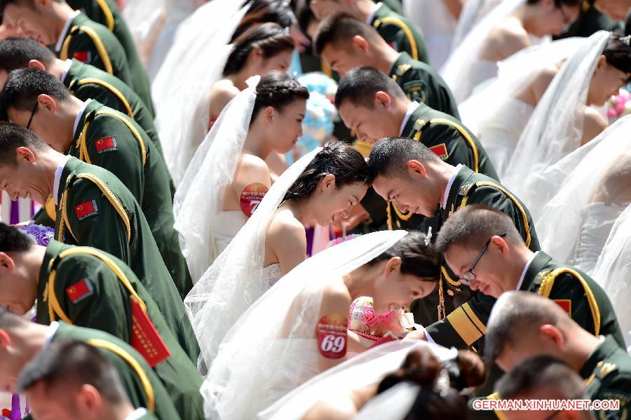 CHINA-GUANGDONG-DONGGUAN-GROUP WEDDING-SOLDIERS (CN)
