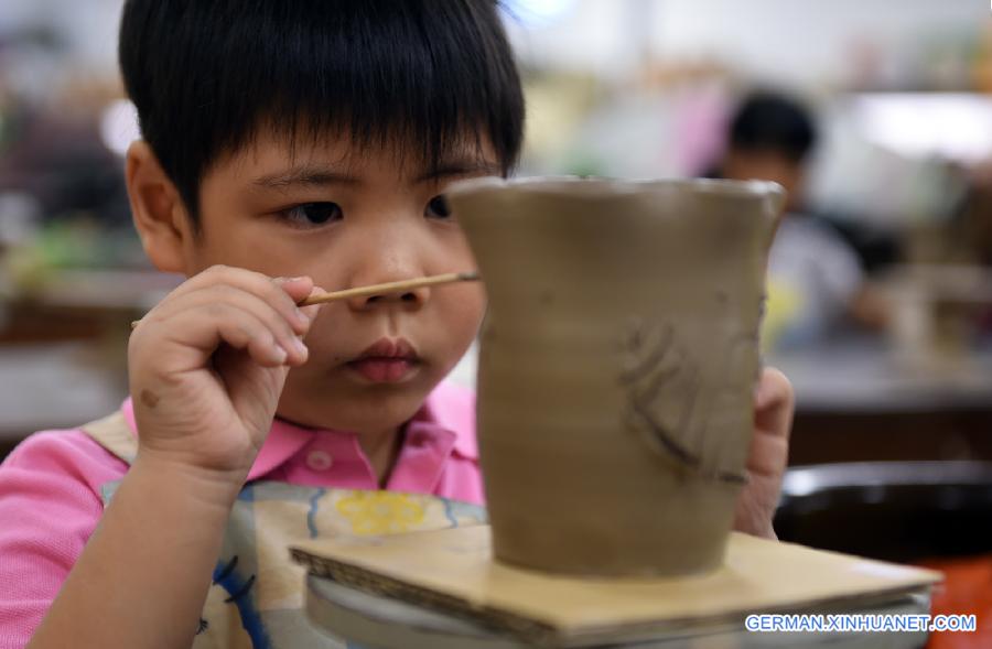 CHINA-NEW TAIPEI-CHILDREN-POTTERY (CN)