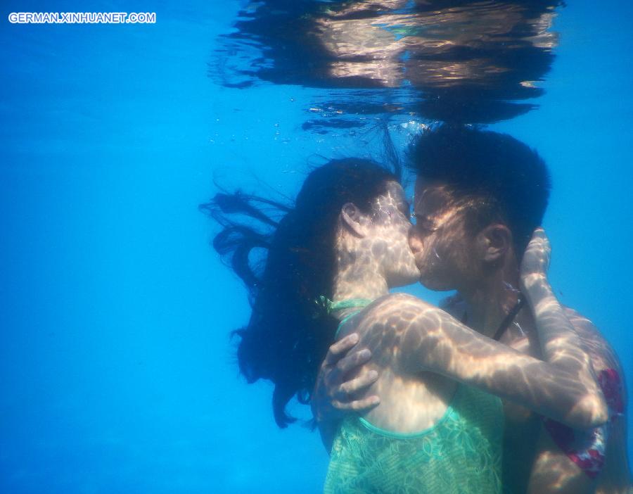 #CHINA-HUBEI-WUHAN-UNDERWATER KISSING CONTEST (CN)