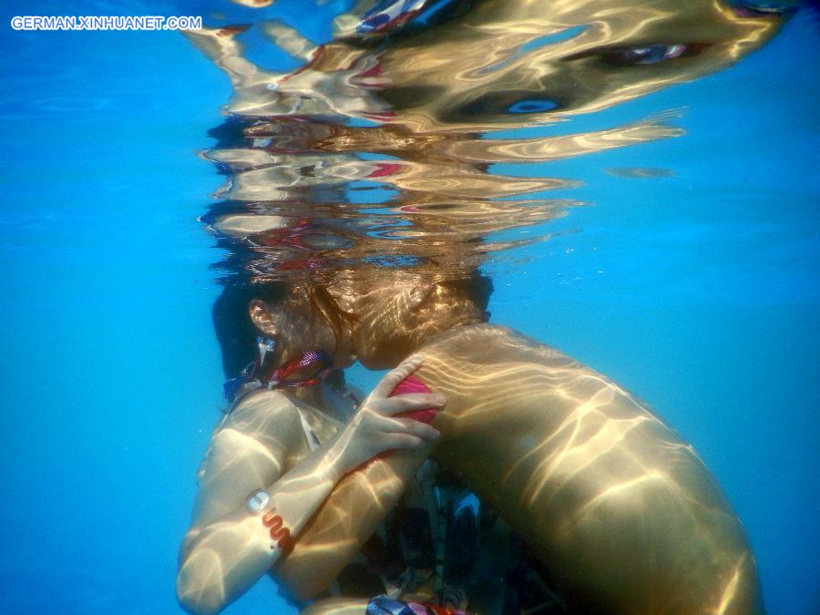 #CHINA-HUBEI-WUHAN-UNDERWATER KISSING CONTEST (CN)