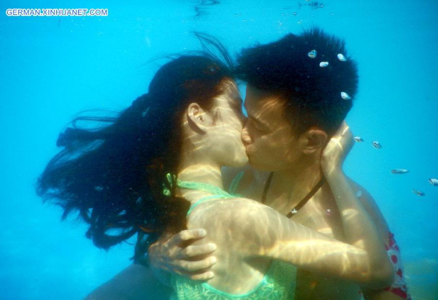 #CHINA-HUBEI-WUHAN-UNDERWATER KISSING CONTEST (CN)