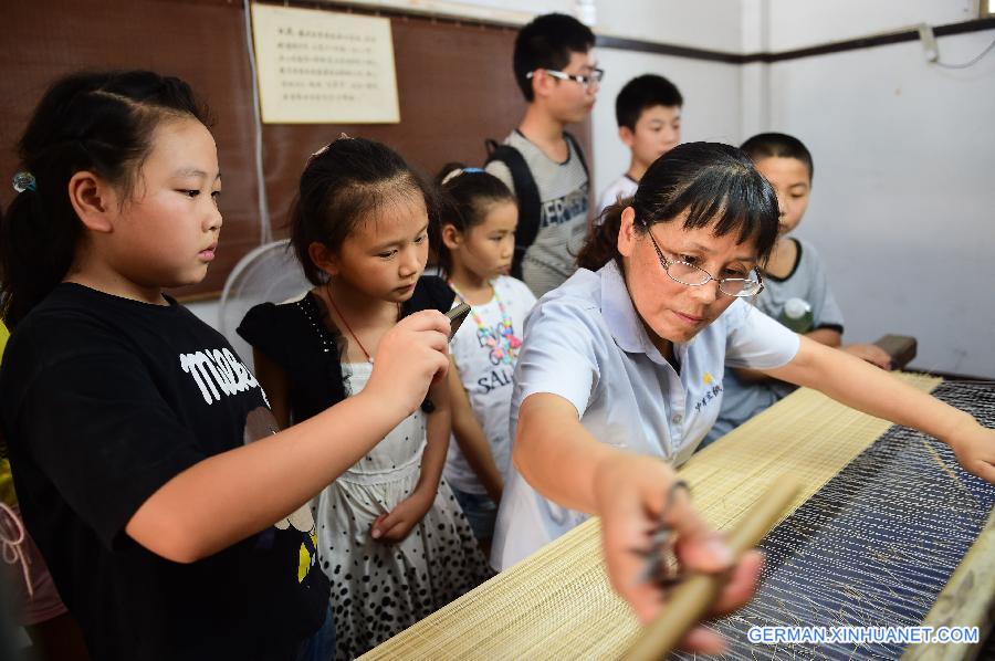 CHINA-ANHUI-XUAN PAPER-MAKING (CN)