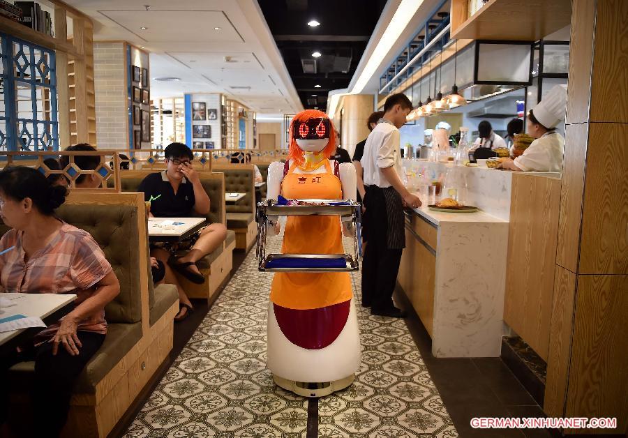 CHINA-HAINAN-HAIKOU-ROBOT WAITER (CN)