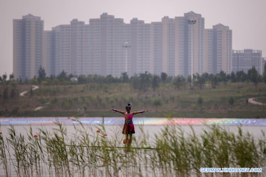 (SP)CHINA-ORDOS-NATIONAL ETHNIC GAMES-SINGLE BAMBOO DRIFTING PERFORMANCE(CN)