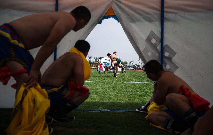 (SP)CHINA-ORDOS-NATIONAL ETHNIC GAMES-SHALBUR WRESTLING(CN)