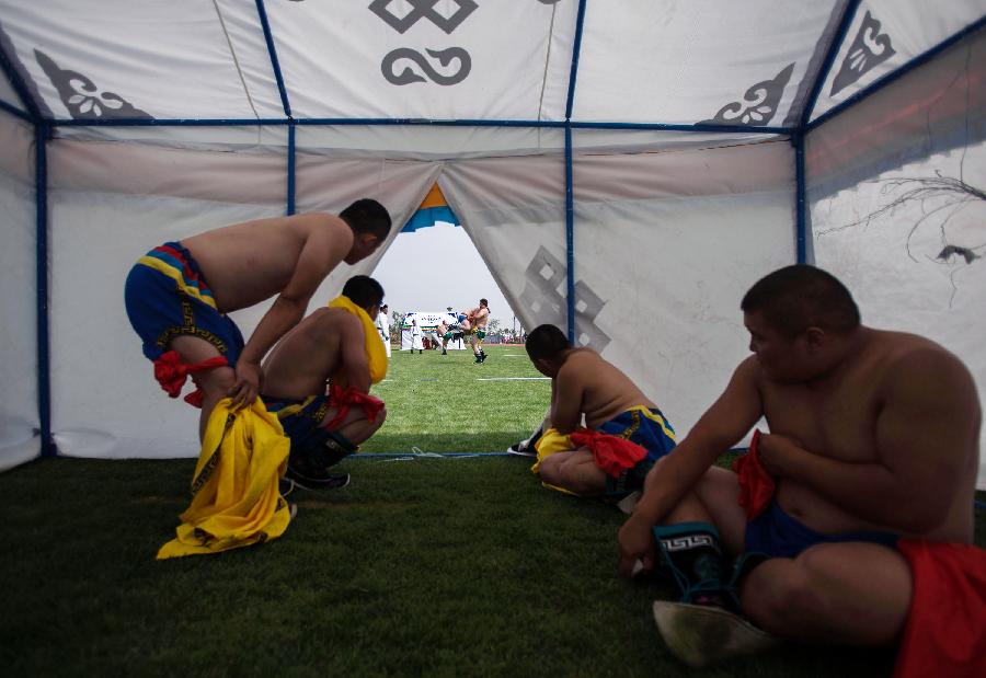 (SP)CHINA-ORDOS-NATIONAL ETHNIC GAMES-SHALBUR WRESTLING(CN)