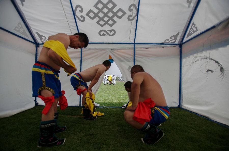 (SP)CHINA-ORDOS-NATIONAL ETHNIC GAMES-SHALBUR WRESTLING(CN)