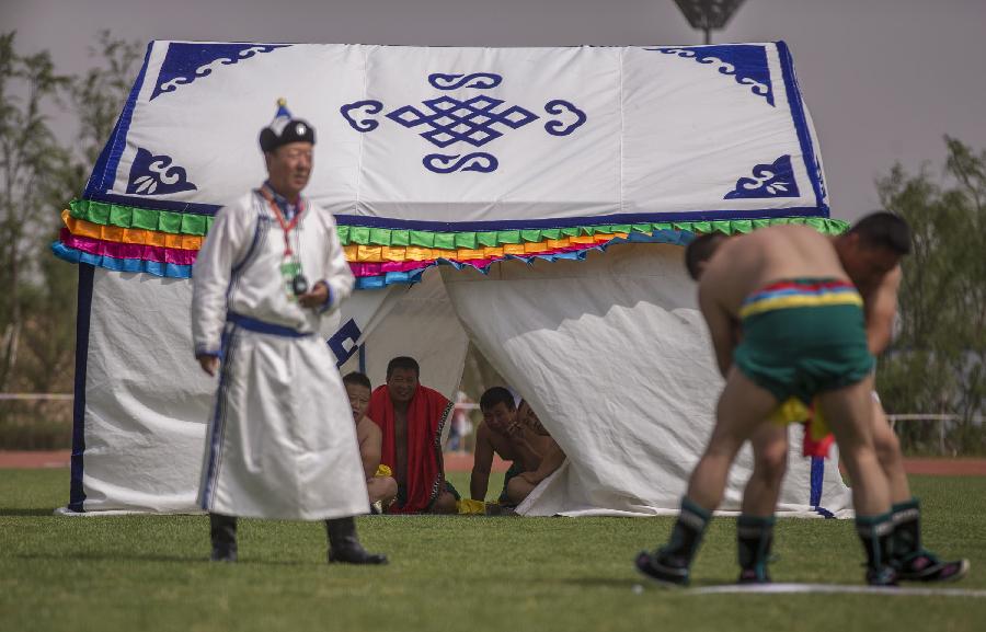 (SP)CHINA-ORDOS-NATIONAL ETHNIC GAMES-SHALBUR WRESTLING(CN)