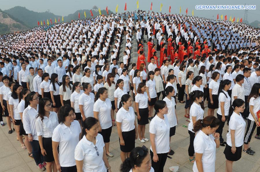 CHINA-HENAN-ZHENGZHOU-CHORUS-70TH ANNIVERSARY (CN)