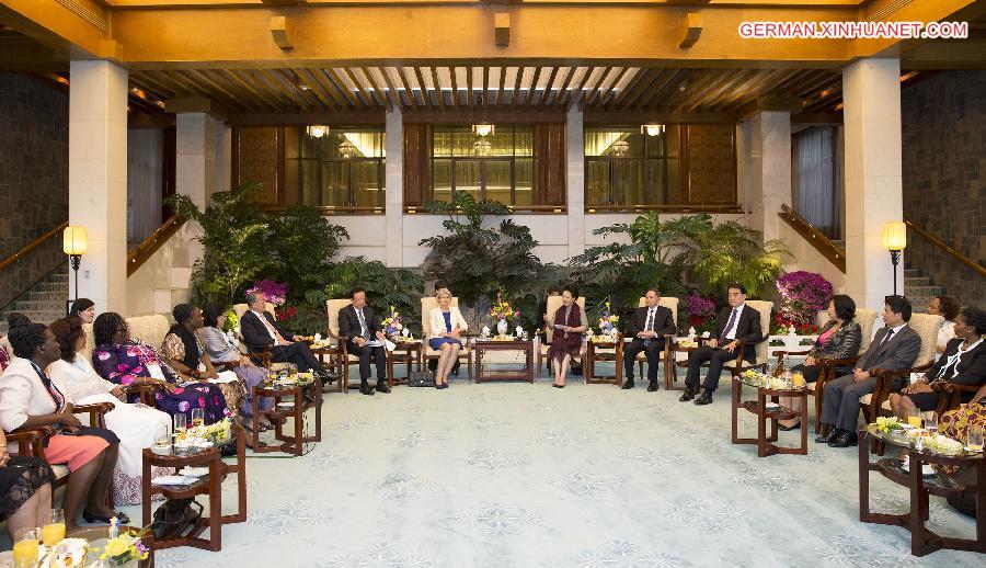 CHINA-BEIJING-PENG LIYUAN-UNESCO-IRINA BOKOVA-MEETING (CN)