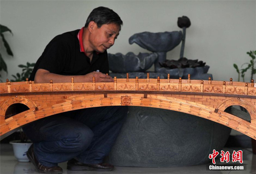  Mini-Zhaozhou-Brücke“ aus 7000 Holzstücken