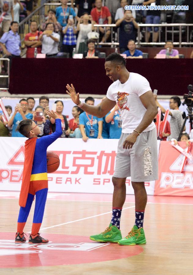 (SP)CHINA-NANCHANG-BASKETBALL-NBA-DWIGHT HOWARD-FANS