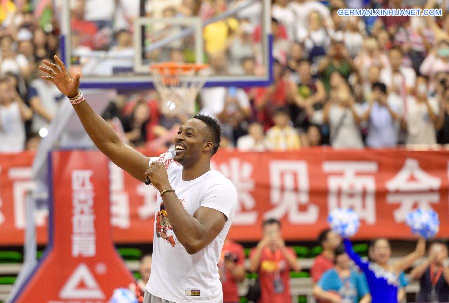 (SP)CHINA-NANCHANG-BASKETBALL-NBA-DWIGHT HOWARD-FANS