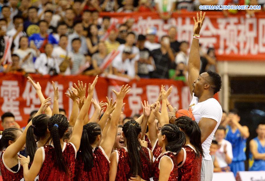 (SP)CHINA-NANCHANG-BASKETBALL-NBA-DWIGHT HOWARD-FANS