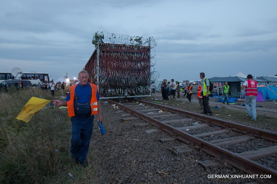 HUNGARY-ROSZKE-MIGRATION-BORDER CLOSING