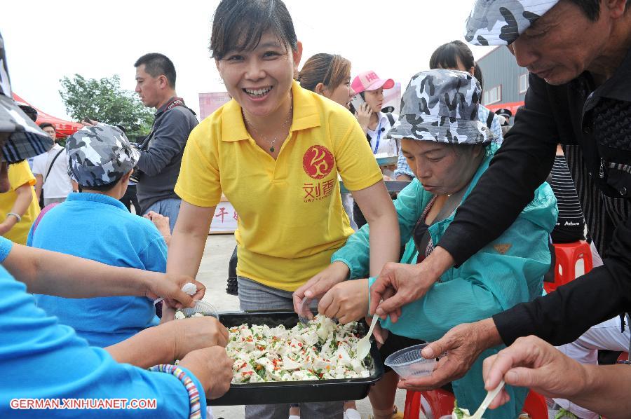 #（社会）（4）8吨重超大豆腐亮相安徽淮南