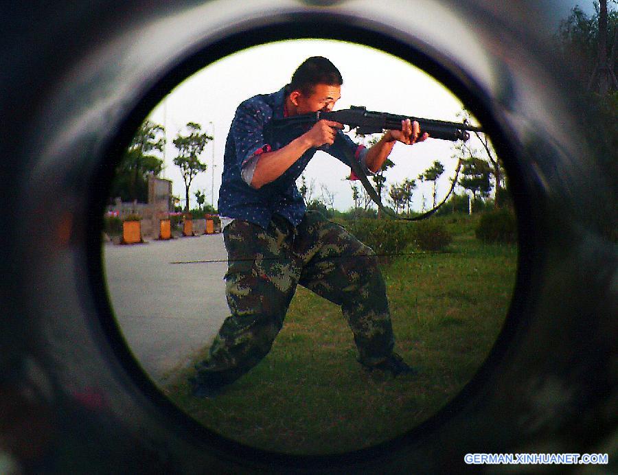 CHINA-SHANGHAI-ARMED POLICE SNIPERS-DRILL (CN)