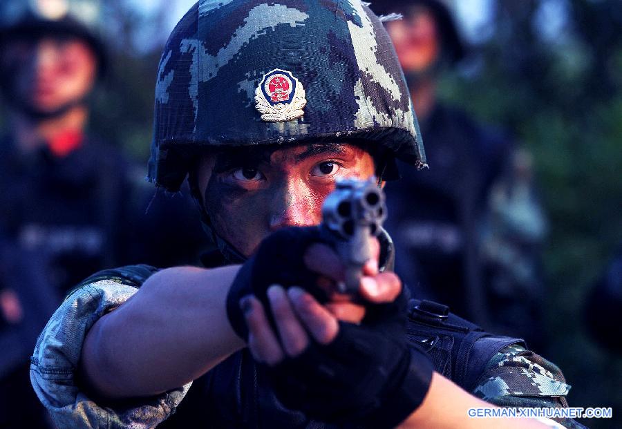 CHINA-SHANGHAI-ARMED POLICE SNIPERS-DRILL (CN)