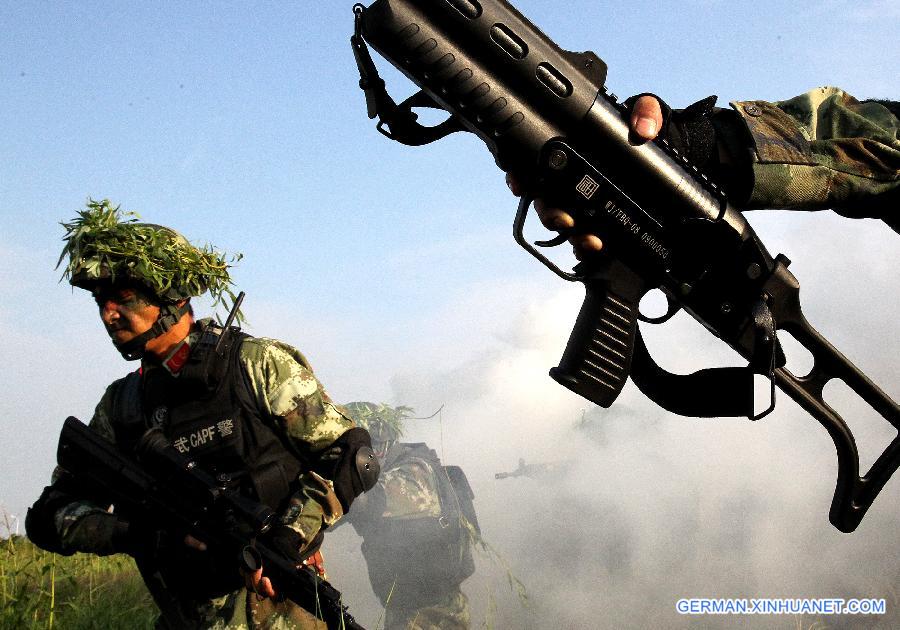 CHINA-SHANGHAI-ARMED POLICE SNIPERS-DRILL (CN)