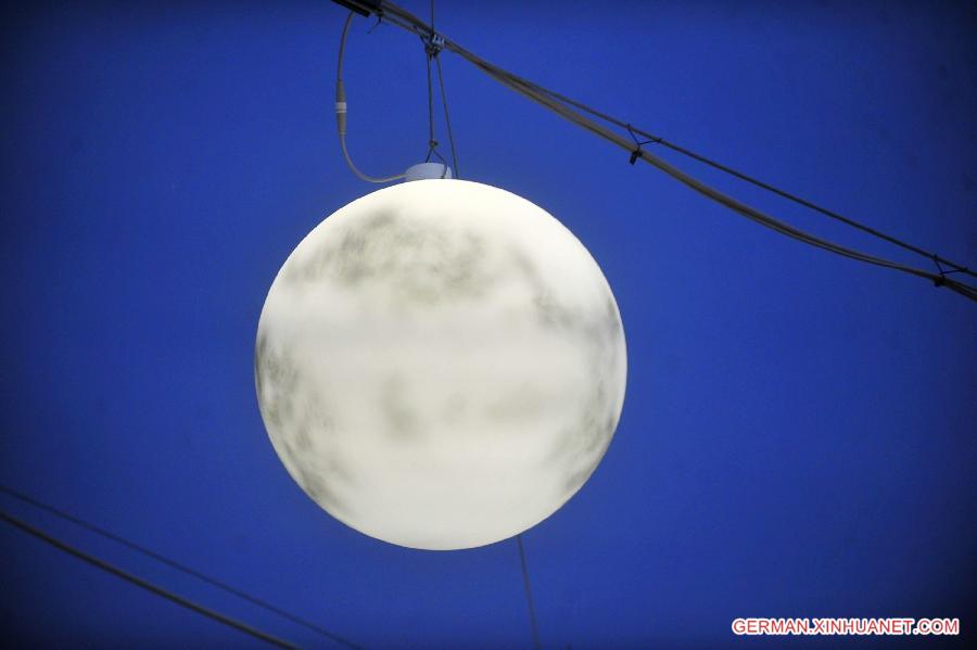 #CHINA-JIANGSU-YANGZHOU-MOON LANTERNS (CN)