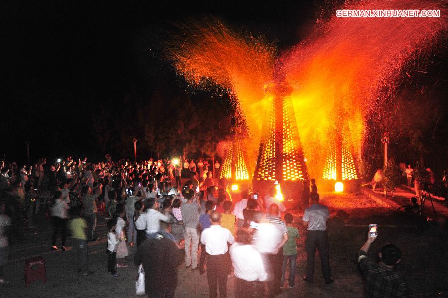 （社会）（2）江西进贤中秋烧塔祭月