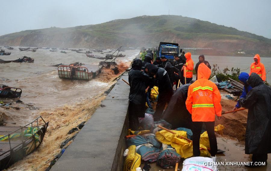 [CORRECTION]CHINA-FUJIAN-TYPHOON DUJUAN (CN)