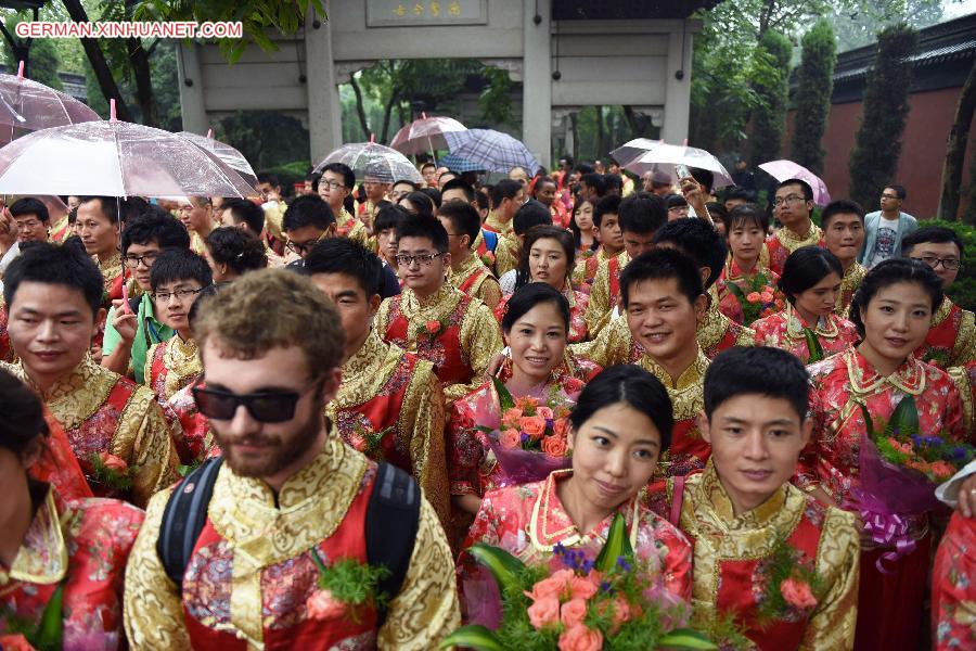 #CHINA-HANGZHOU-WEST LAKE-GROUP WEDDING