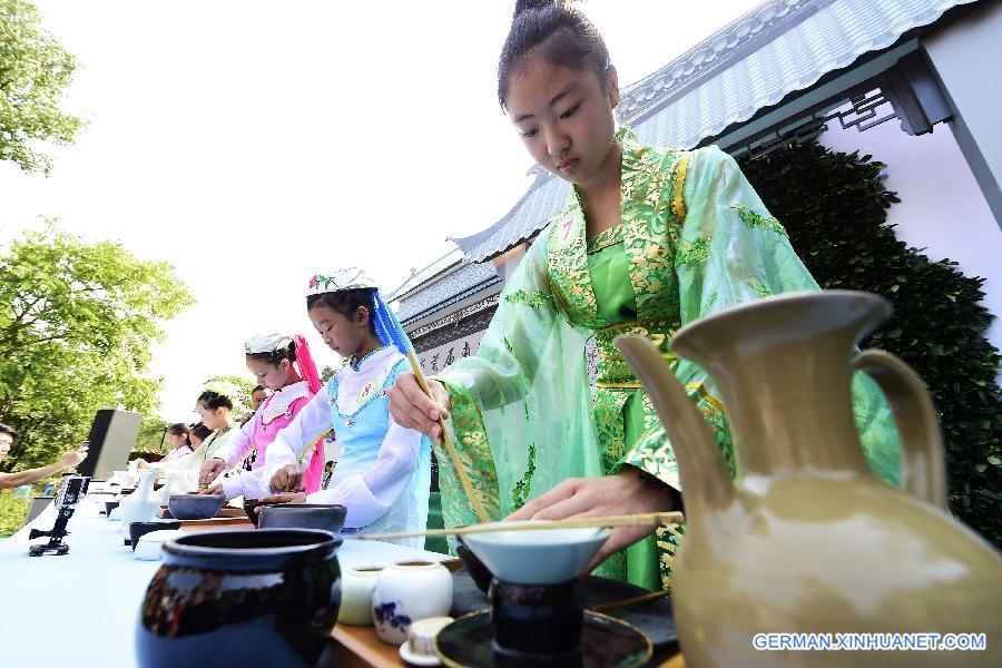 CHINA-HANGZHOU-TEA APPRECIATION-GATHERING (CN)