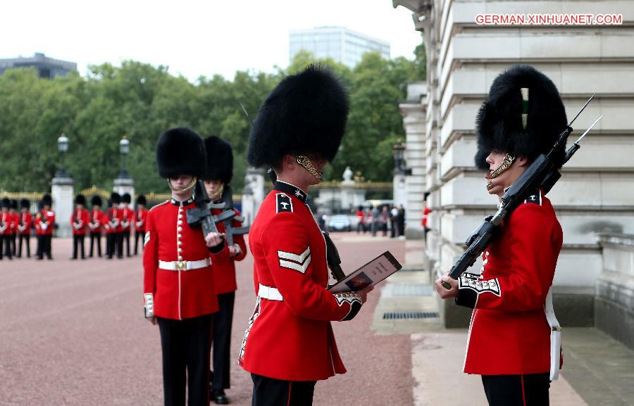 BRITAIN-LONDON-ROYAL GUARDS-CHANGING CEREMONY 