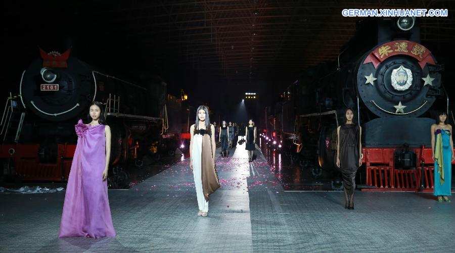 CHINA-BEIJING-FASHION SHOW-PIERRE CARDIN (CN)