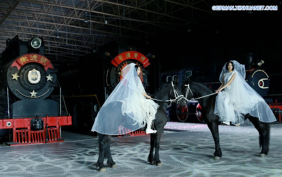 CHINA-BEIJING-FASHION SHOW-PIERRE CARDIN (CN)