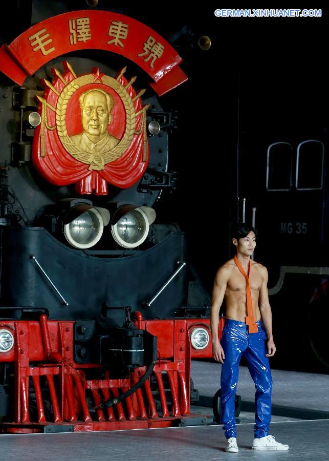 CHINA-BEIJING-FASHION SHOW-PIERRE CARDIN (CN)