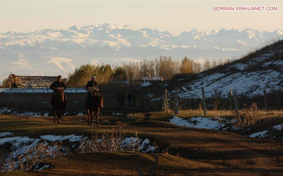 CHINA-XINJIANG-REMOTE MOUNTAINS-MESSENGERS (CN)