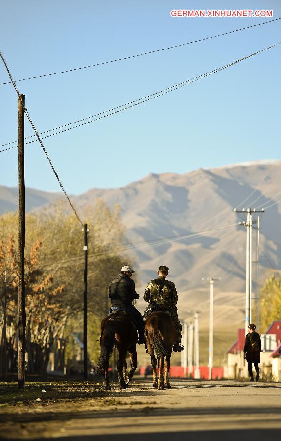 CHINA-XINJIANG-REMOTE MOUNTAINS-MESSENGERS (CN)