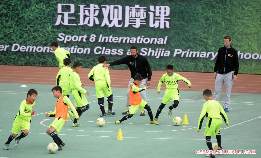 (SP)CHINA-BEIJING-SOCCER-DUTCH ROYAL VISIT(CN)