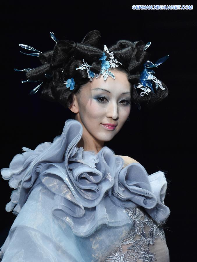 CHINA-BEIJING-FASHION WEEK-COLOR MAKE-UP(CN)