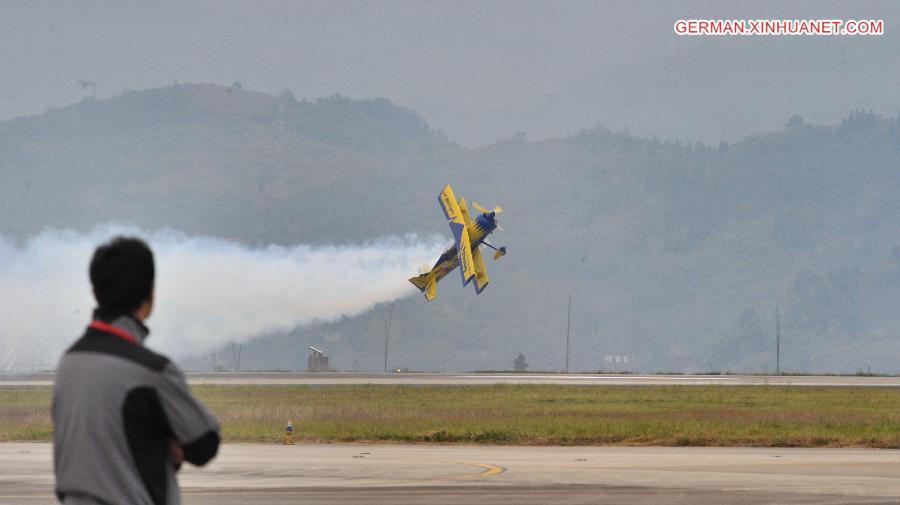 CHINA-HUNAN-AVIATION-AEROBATICS (CN)