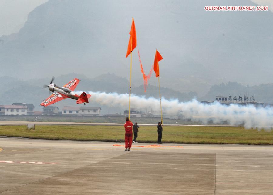 CHINA-HUNAN-AVIATION-AEROBATICS (CN)