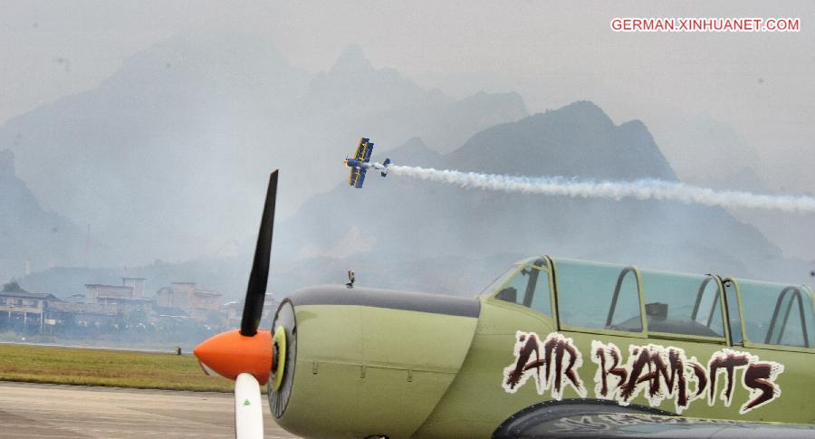 CHINA-HUNAN-AVIATION-AEROBATICS (CN)