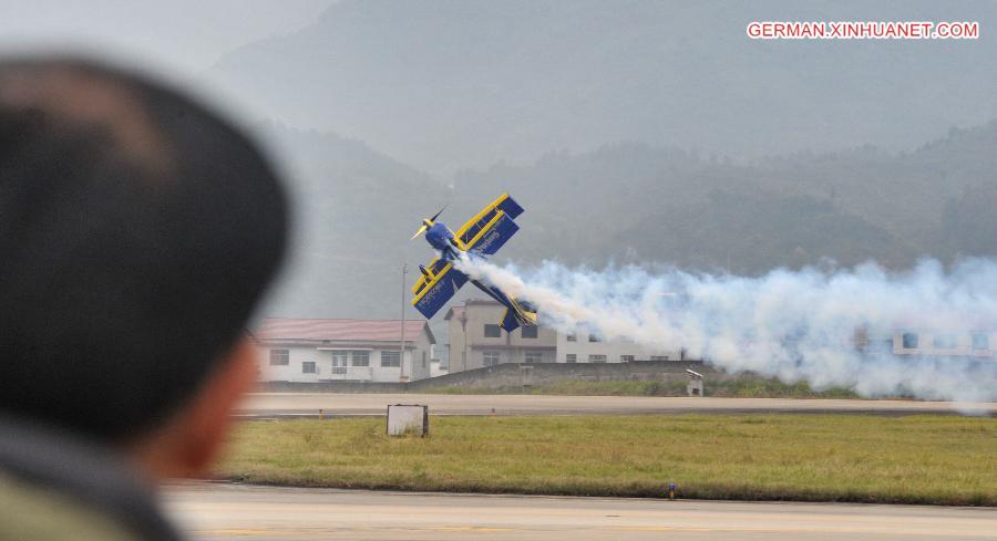 CHINA-HUNAN-AVIATION-AEROBATICS (CN)